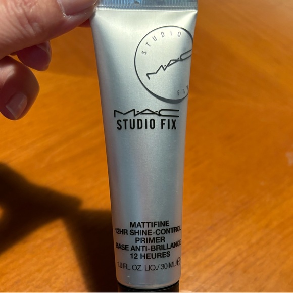 MAC Studio Fix Mattifine 12HR Shine-Control Primer - Picture 3 of 16